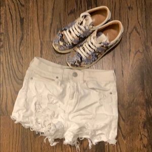 Hi-rise stretchy Express white shorts